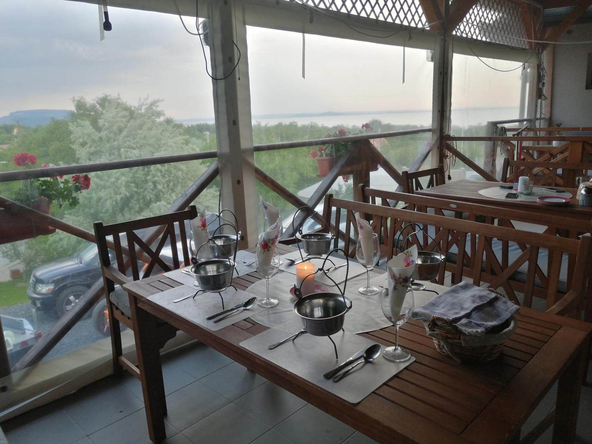 Jurta Hotel Balatongyoeroek Buitenkant foto
