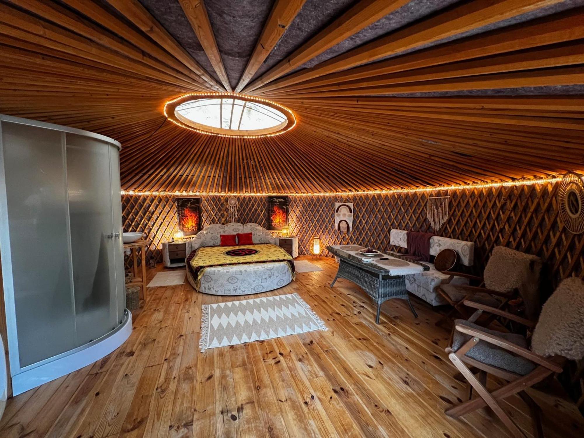 Jurta Hotel Balatongyoeroek Buitenkant foto