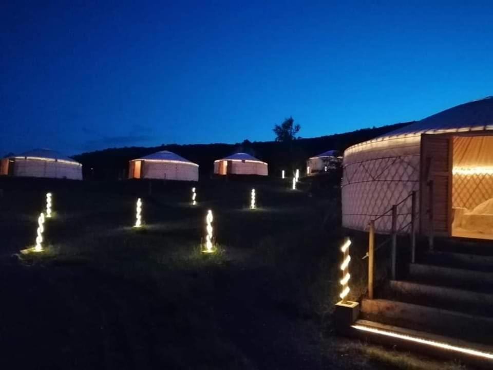 Jurta Hotel Balatongyoeroek Buitenkant foto