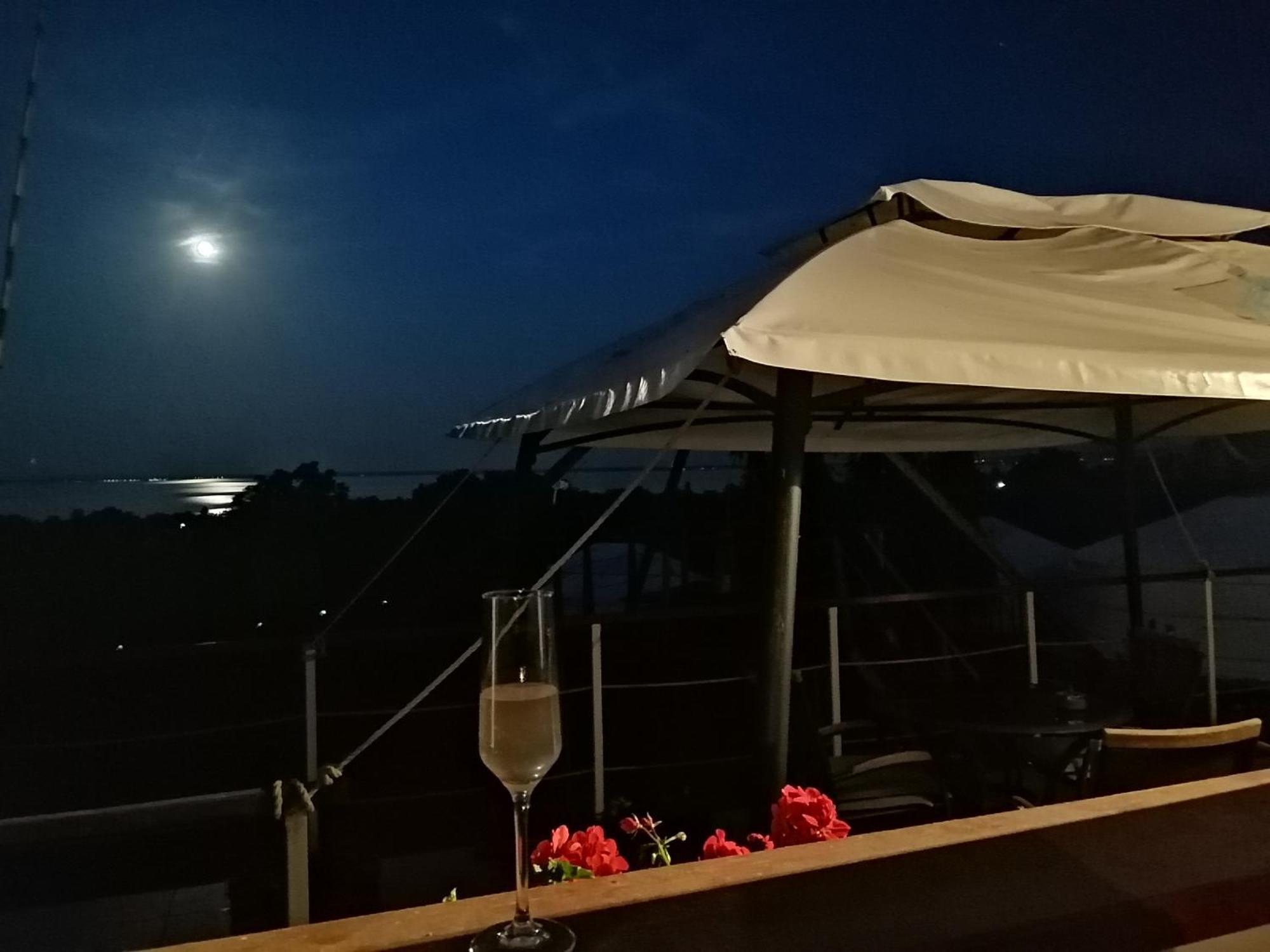 Jurta Hotel Balatongyoeroek Buitenkant foto