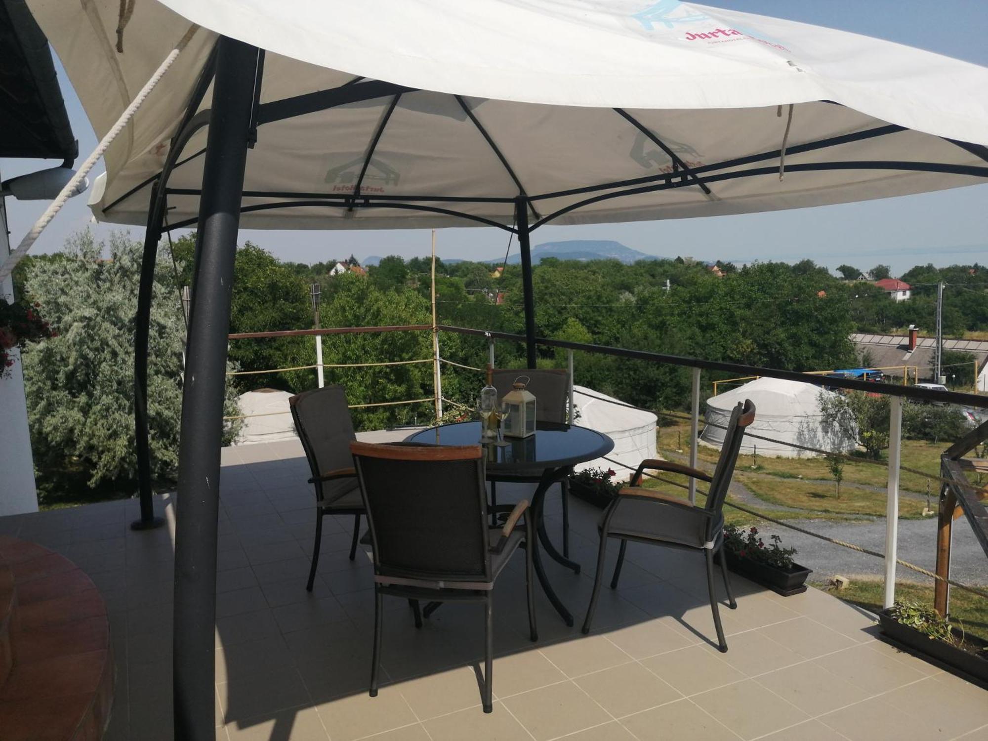 Jurta Hotel Balatongyoeroek Buitenkant foto