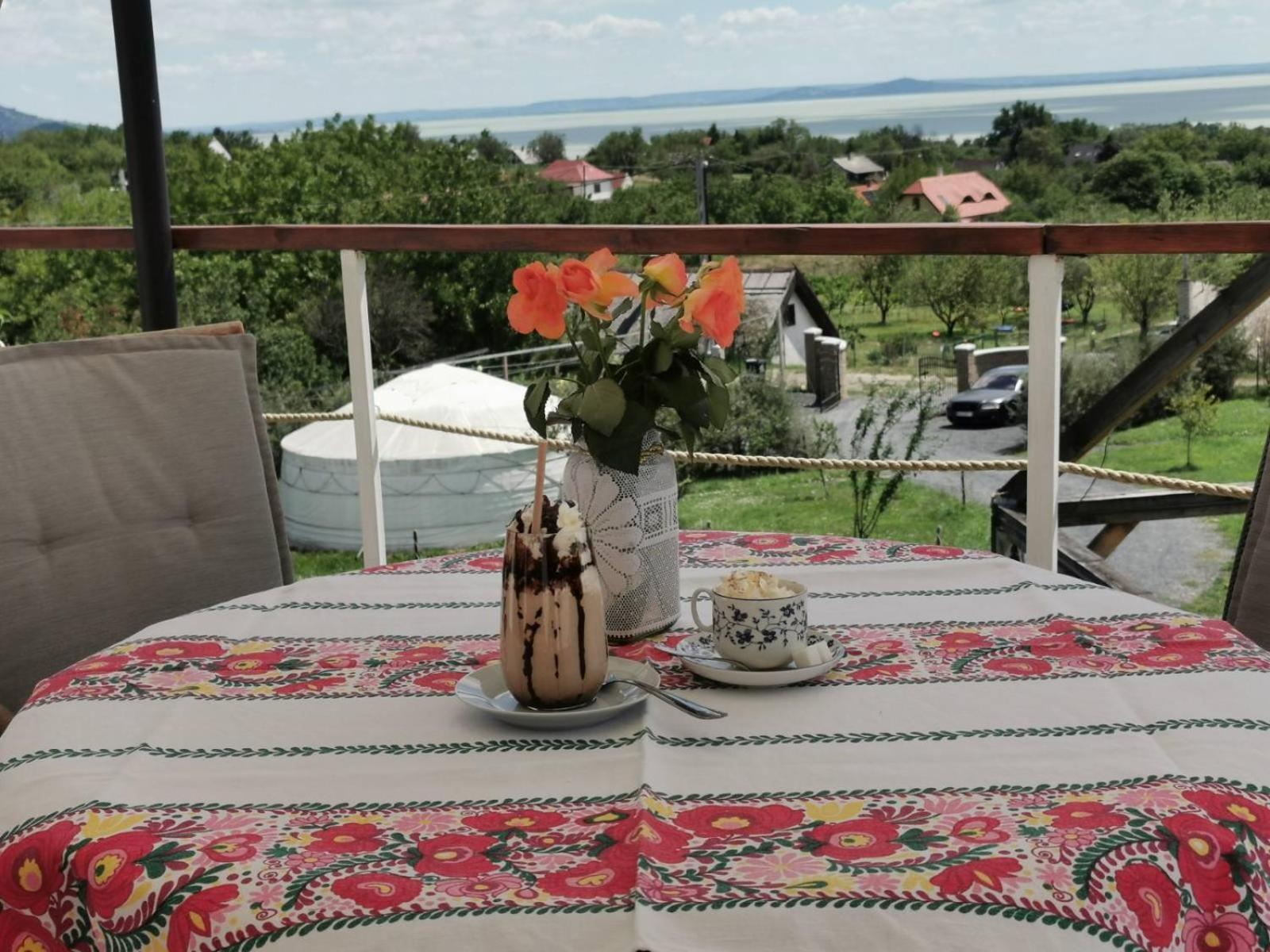 Jurta Hotel Balatongyoeroek Buitenkant foto