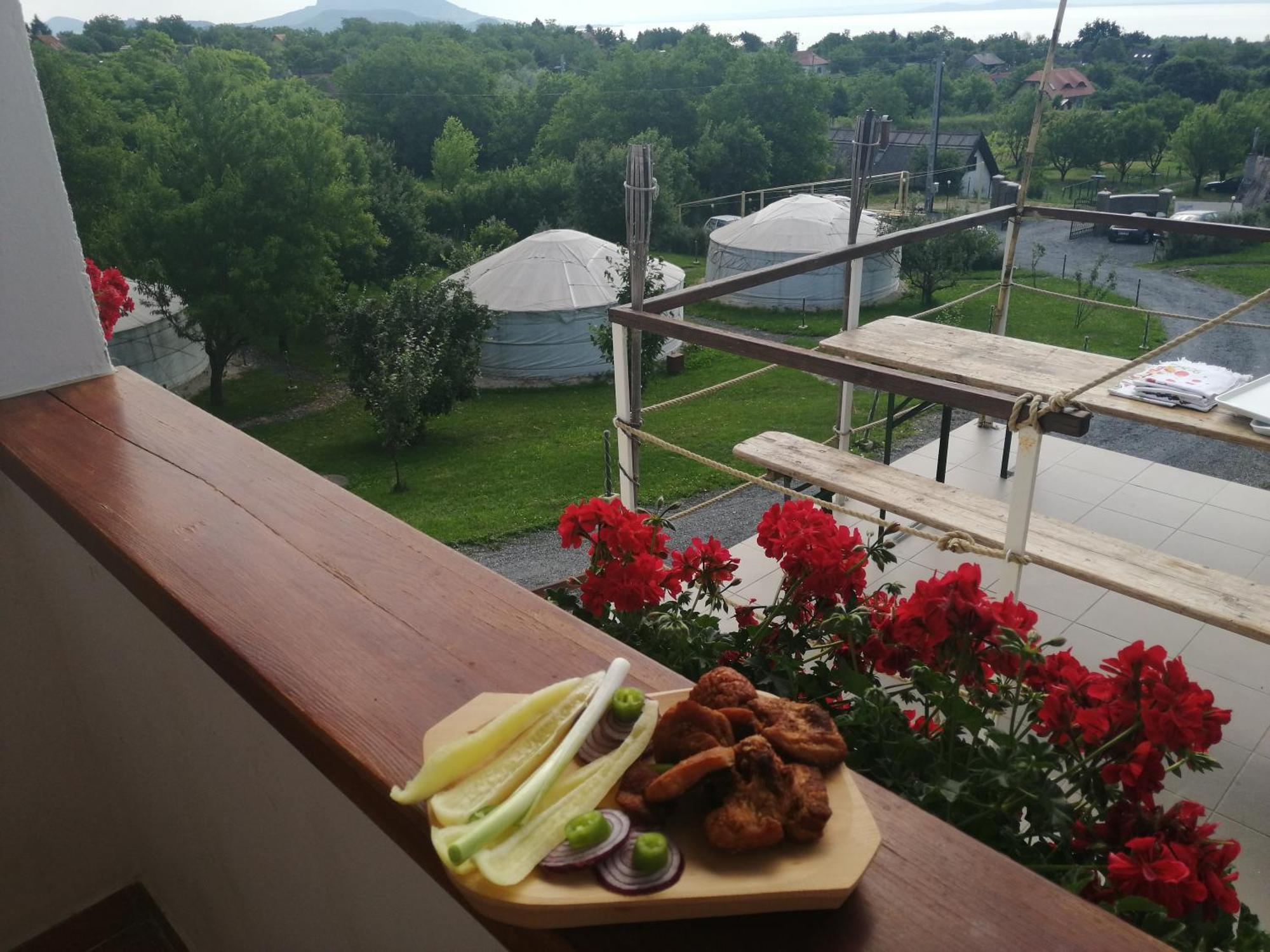 Jurta Hotel Balatongyoeroek Buitenkant foto