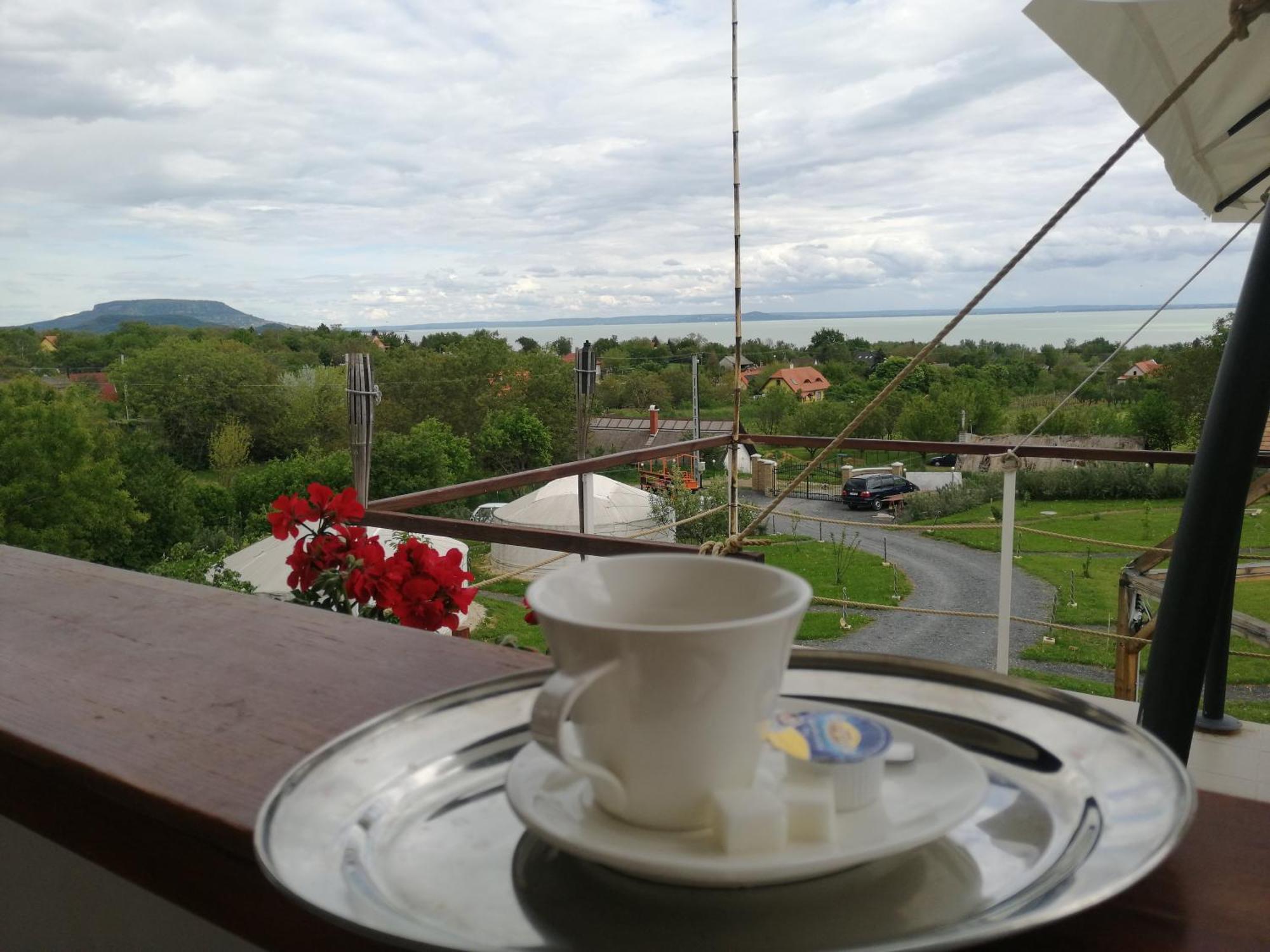 Jurta Hotel Balatongyoeroek Buitenkant foto
