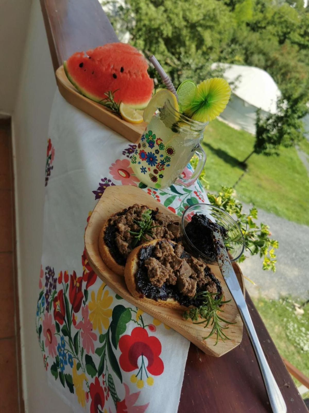 Jurta Hotel Balatongyoeroek Buitenkant foto