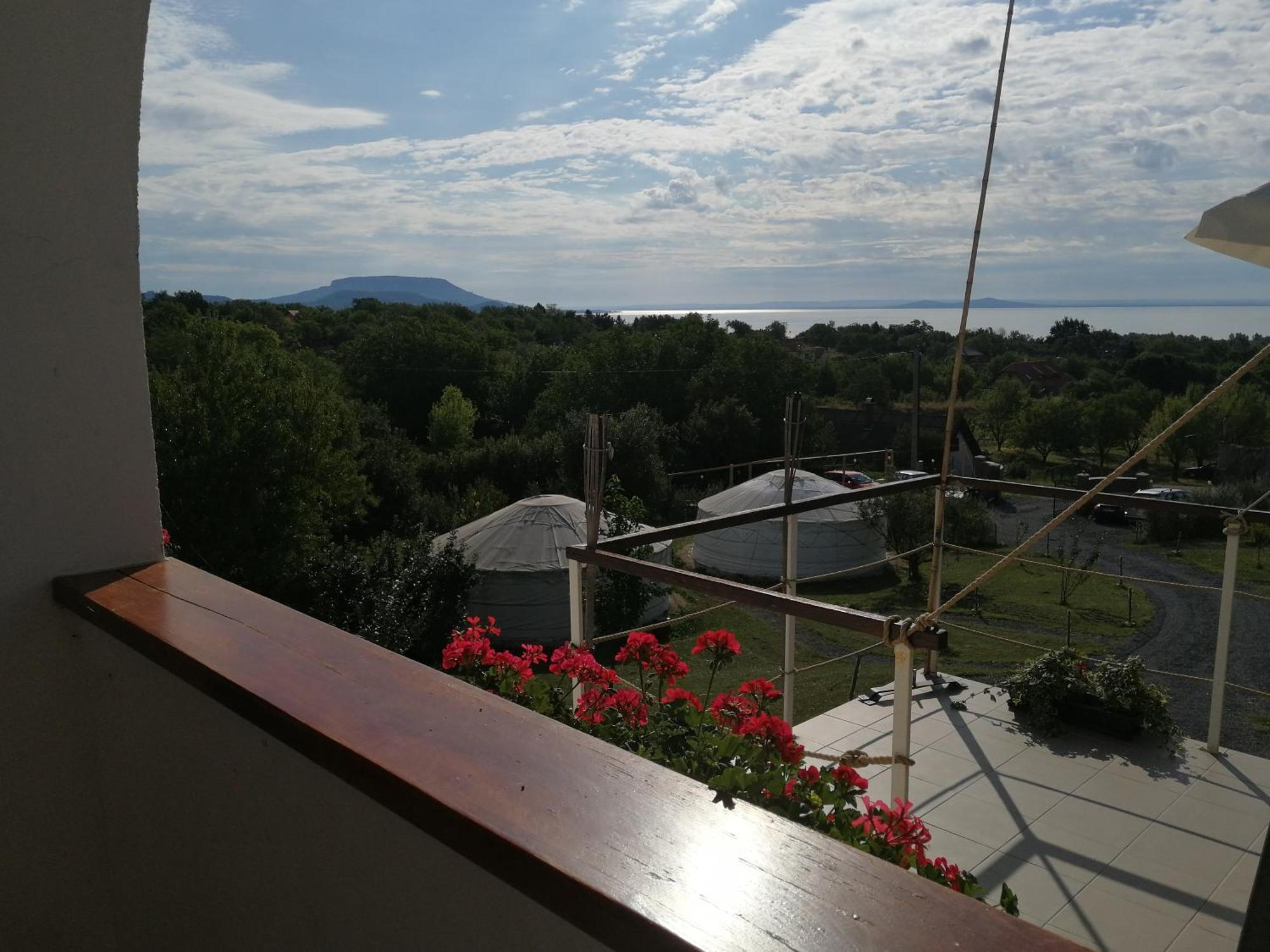 Jurta Hotel Balatongyoeroek Buitenkant foto