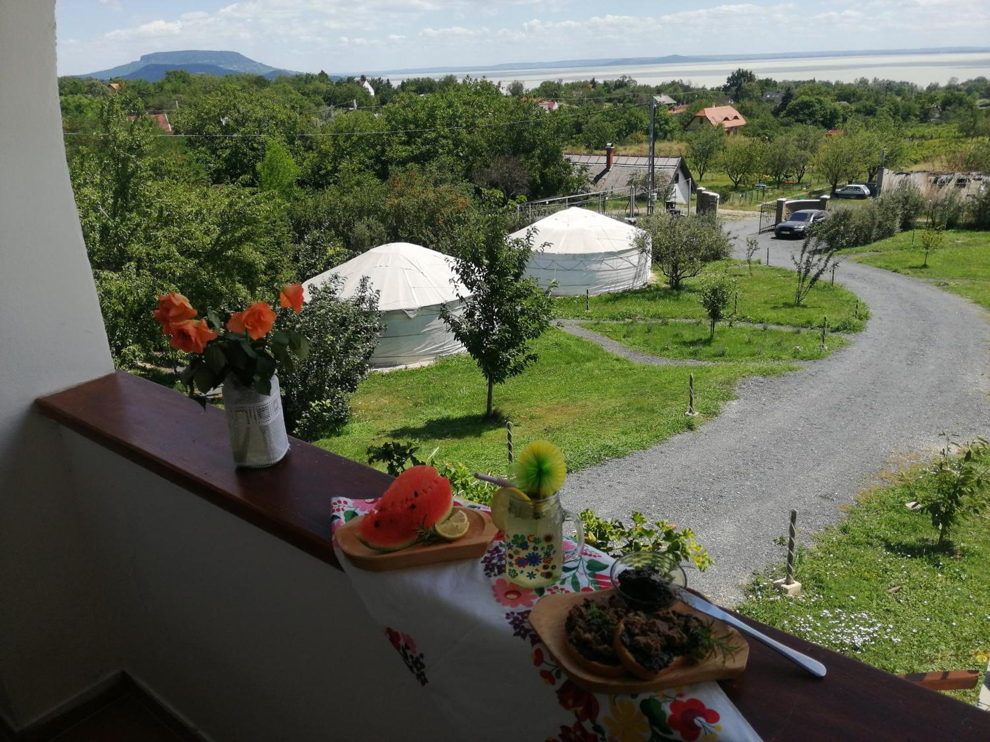 Jurta Hotel Balatongyoeroek Buitenkant foto