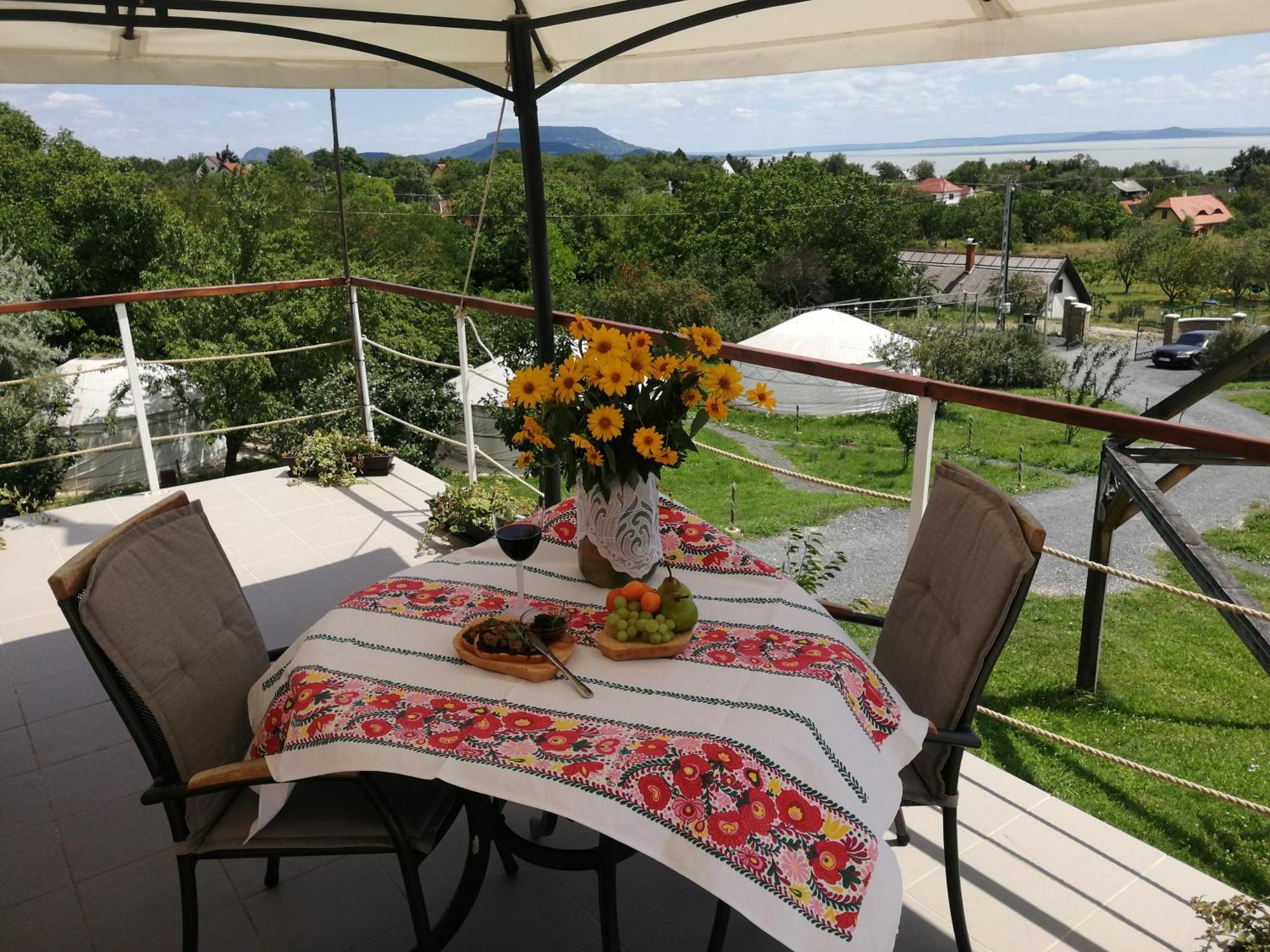 Jurta Hotel Balatongyoeroek Buitenkant foto