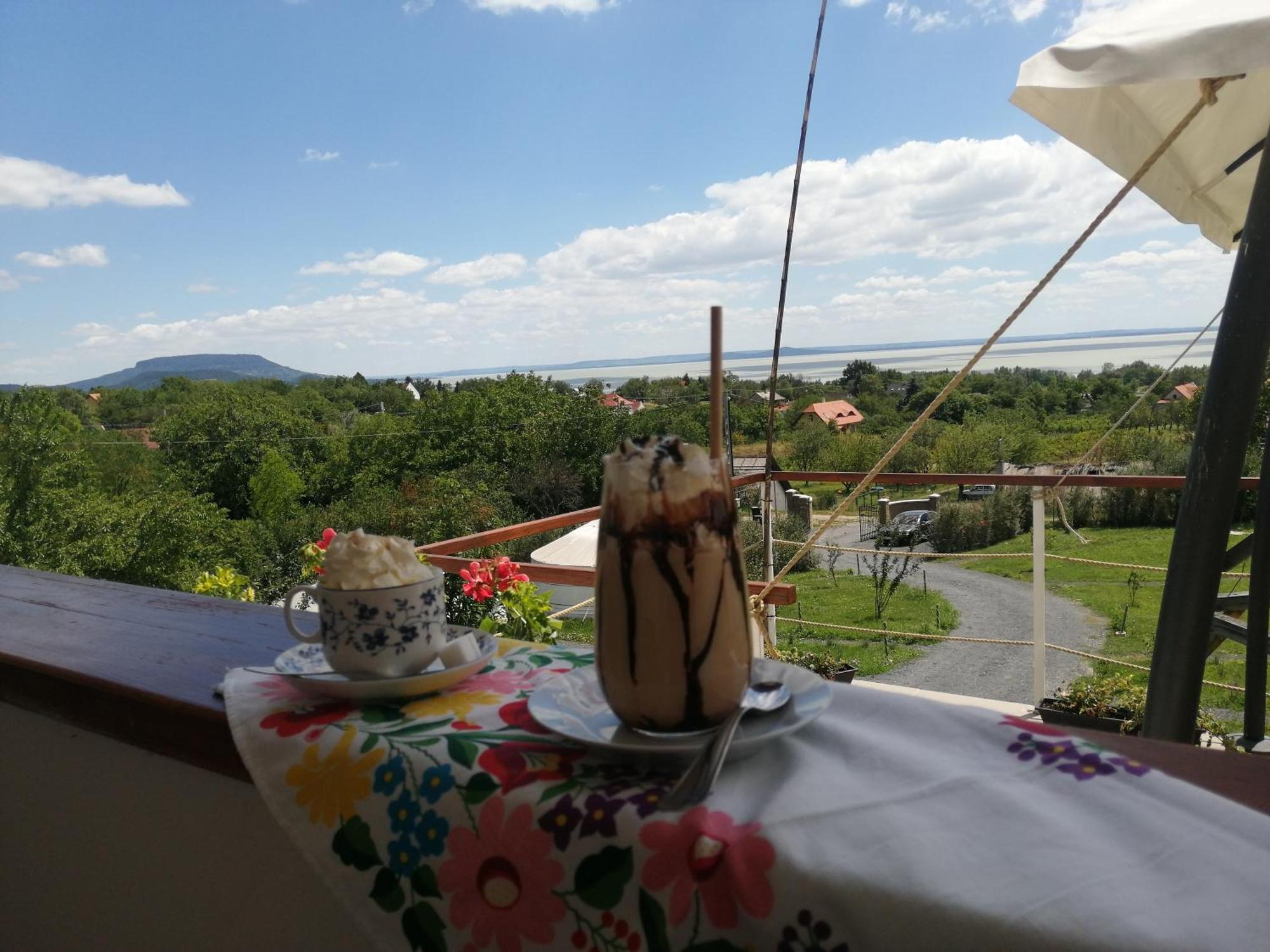 Jurta Hotel Balatongyoeroek Buitenkant foto