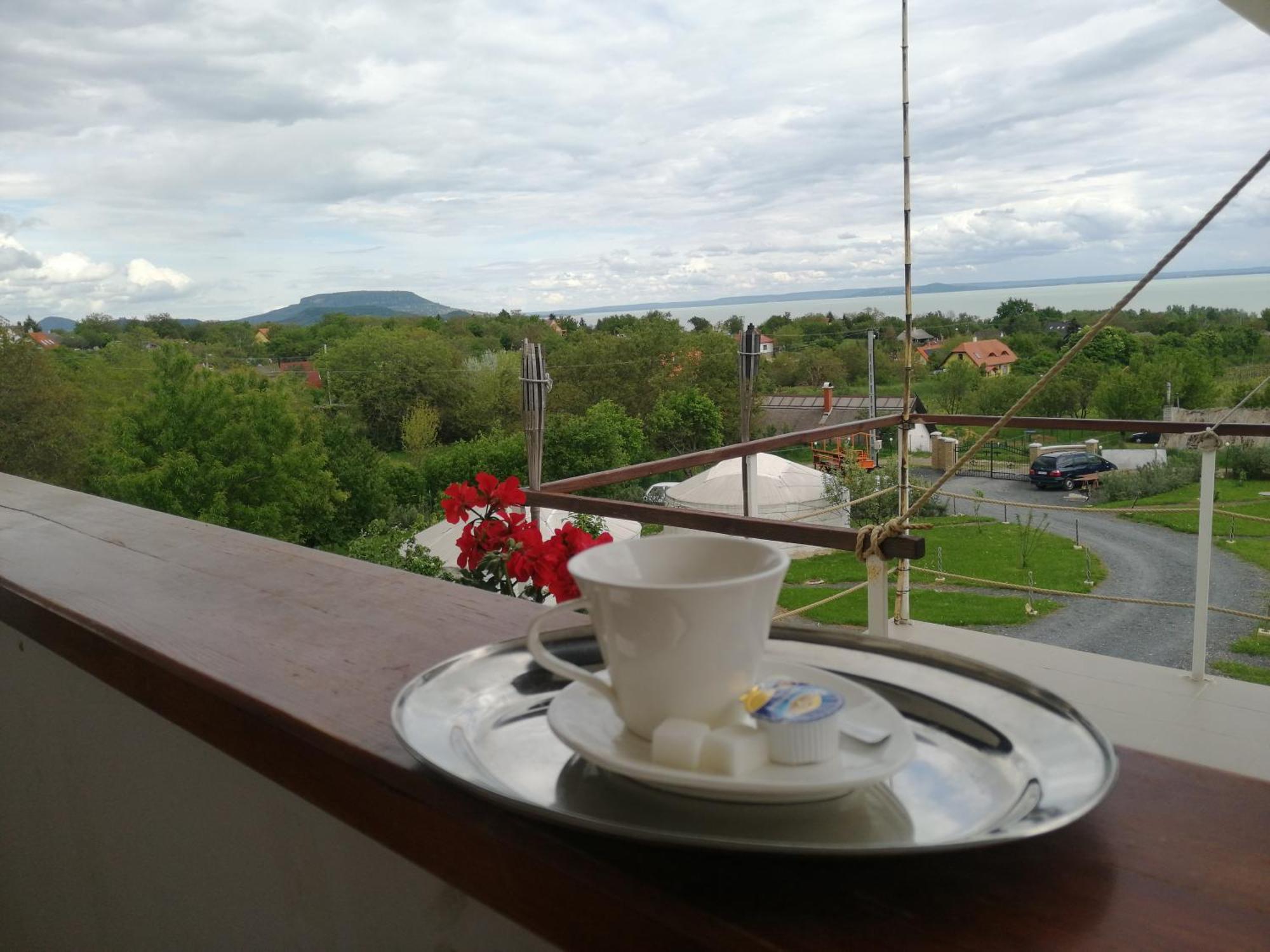 Jurta Hotel Balatongyoeroek Buitenkant foto