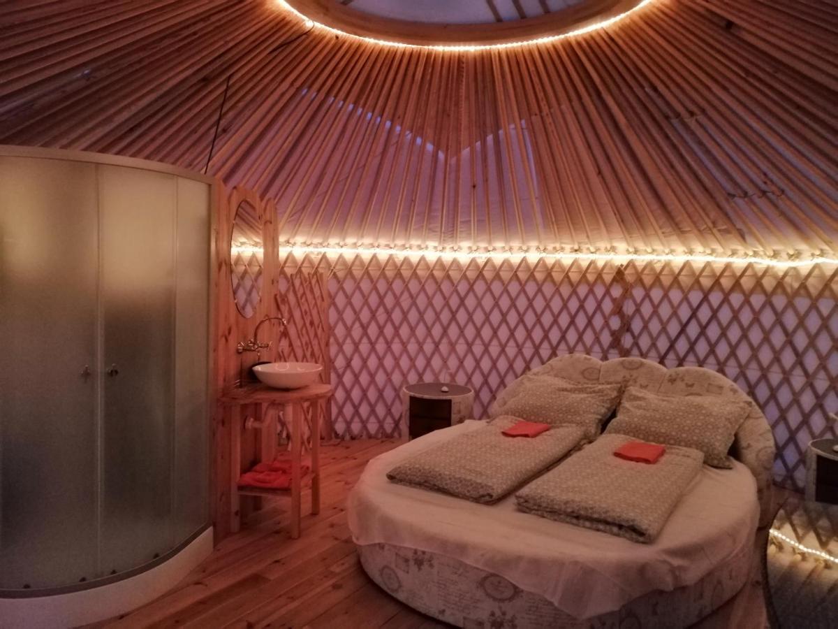 Jurta Hotel Balatongyoeroek Buitenkant foto